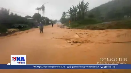 Mưa lớn gây ngập và sạt lở vùng núi thành phố Huế