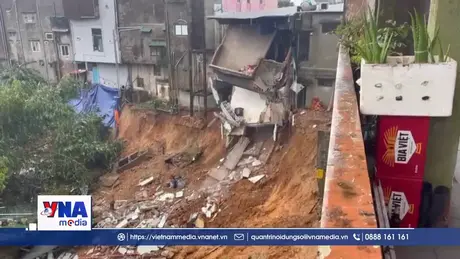 Quảng Trị: Sạt lở gây sập nhà dân, chính quyền khẩn cấp sơ tán