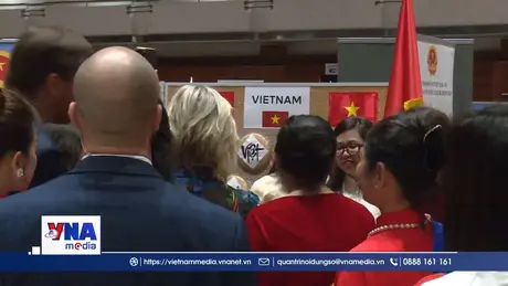 Việt Nam gây ấn tượng tại Hội chợ Từ thiện Quốc tế 2025 ở Praha