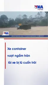 Xe container vượt ngầm tràn, lái xe bị lũ cuốn trôi