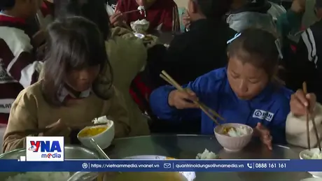 Nỗ lực duy trì bữa ăn bán trú cho học sinh vùng khó Quảng Ngãi