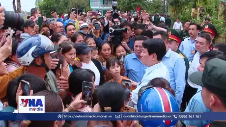 Chủ tịch nước thăm hỏi bà con vùng lũ tại Đà Nẵng