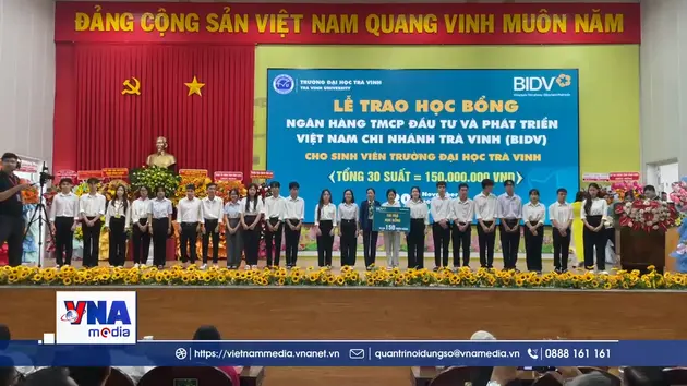 Trường Đại học Trà Vinh trao 200 suất học bổng