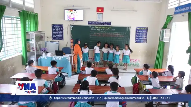 Giữ lửa tri thức cho học sinh dân tộc Chăm vùng biên giới