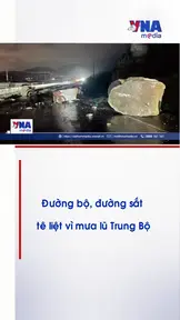 Đường bộ, đường sắt tê liệt vì mưa lũ Trung Bộ