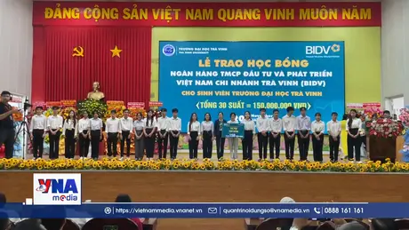 Trường Đại học Trà Vinh trao 200 suất học bổng