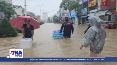 Khánh Hòa ứng cứu, tiếp tế cho người dân vùng ngập lụt