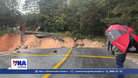 Đường đèo Mimosa sụt xuống vực sâu