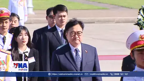 Chủ tịch Quốc hội Hàn Quốc vào Lăng viếng Chủ tịch Hồ Chí Minh