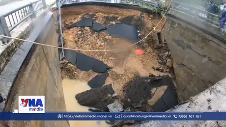 Sập mố cầu Lò Gốm trên sông Cái Tuy An, tỉnh Đắk Lắk