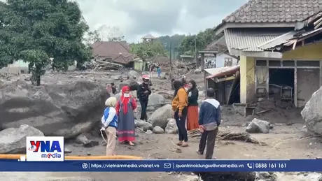 Indonesia sơ tán gần 900 người do núi lửa phun trào