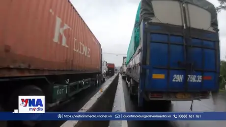 Mưa lũ gây tắc đường nghiêm trọng qua Đắk Lắk