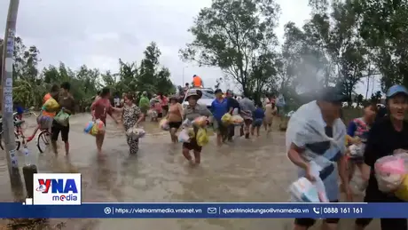 Nỗ lực cứu trợ đồng bào vùng ngập sâu ở Đắk Lắk