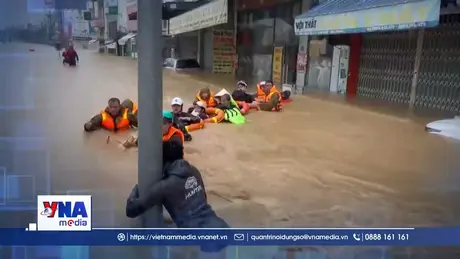 Chung sức đồng lòng “4 tại chỗ” trong cơn lũ lịch sử