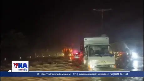 Đắk Lắk: Quốc lộ 29 ngập sâu khiến nhiều phương tiện chết máy