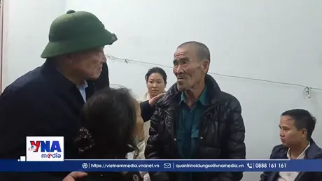 Phó Thủ tướng Thường trực thăm, tặng quà nhân dân vùng lũ Đắk Lắk