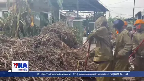 Người dân vùng lũ Tuy Hòa khẩn trương ổn định cuộc sống