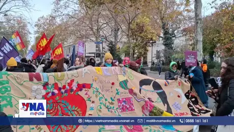 Pháp: Hàng chục nghìn người xuống đường phản đối bạo lực với phụ nữ