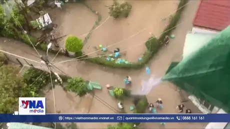 Trực thăng mang hàng cứu trợ người dân tỉnh Đắk Lắk