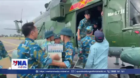 Trực thăng liên tục tiếp tế 20 tấn hàng hoá cứu trợ vùng lũ Đắk Lắk