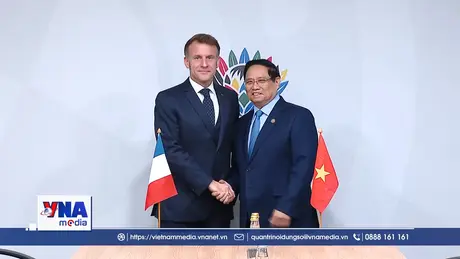 Thủ tướng gặp Tổng thống Pháp và Tổng thư ký OECD