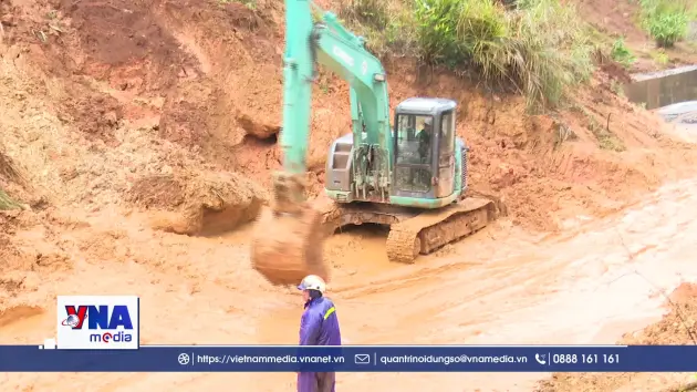 Quốc lộ 24 tiếp tục sạt lở nặng