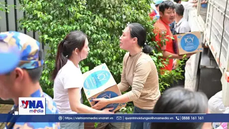 Hàng trăm ngàn sản phẩm hỗ trợ bão lũ của Vinamilk đã tập kết tại Khánh Hòa