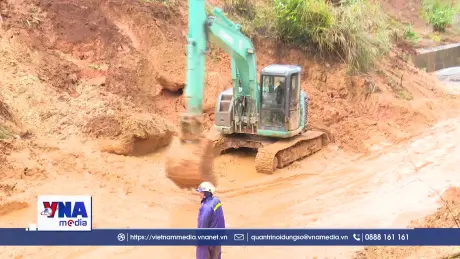 Quốc lộ 24 tiếp tục sạt lở nặng