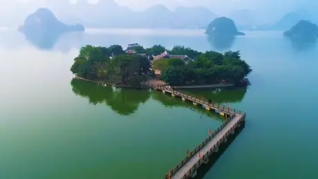 Chính sách và cuộc sống: Chạm vào quá khứ bằng công nghệ tương lai