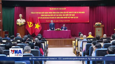 Tổng Bí thư Tô Lâm gặp gỡ cộng đồng người Việt tại Lào