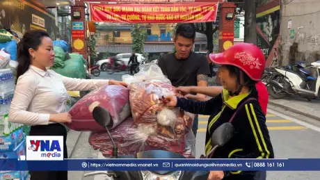 Người dân Ninh Bình chung tay ủng hộ người dân vùng thiên tai