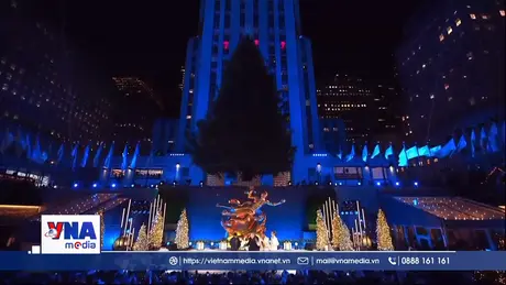 Thắp sáng cây thông Noel khổng lồ tại New York