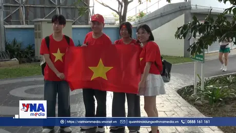 Cổ động viên vượt đường xa tiếp thêm sức mạnh cho thầy trò HLV Mai Đức Chung