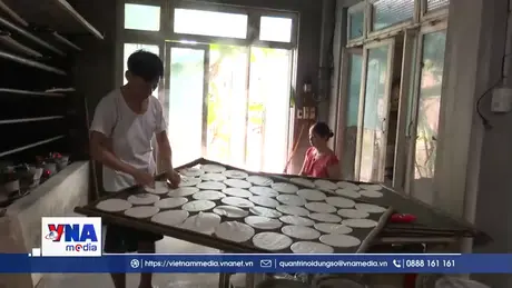 Gìn giữ nghề làm bánh tráng truyền thống làng Lựu Bảo