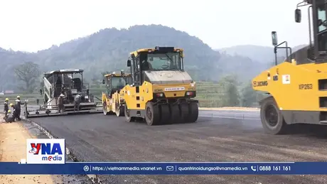 Bắt đầu thảm bê tông nhựa tuyến cao tốc Đồng Đăng - Trà Lĩnh