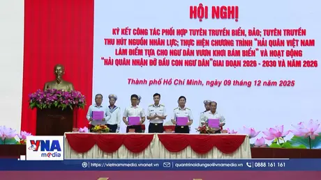 Vùng 2 Hải quân ký kết tuyên truyền biển đảo và hỗ trợ ngư dân