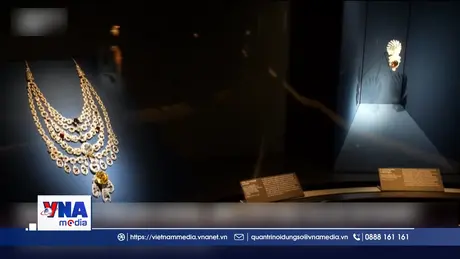 Triển lãm trang sức Hoàng gia tại Paris