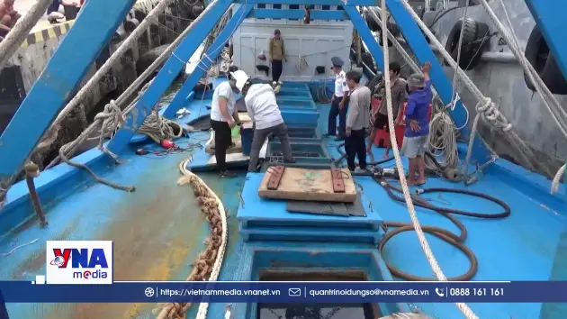 Cảnh sát biển điều tra tàu chở 100.000 lít dầu DO không rõ nguồn gốc