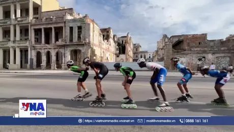 Sôi động giải đua marathon bằng patin ở Cuba