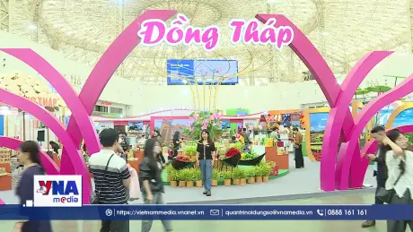 Không gian văn hóa, ẩm thực hút khách tại Hội chợ Mùa thu 2025