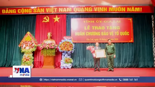 Bí thư Tỉnh ủy Gia Lai nhận Huân chương Bảo vệ Tổ quốc
