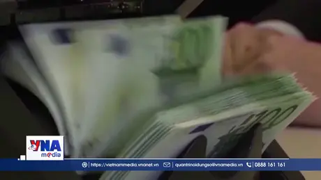 ECB giữ nguyên lãi suất, nâng dự báo tăng trưởng Eurozone