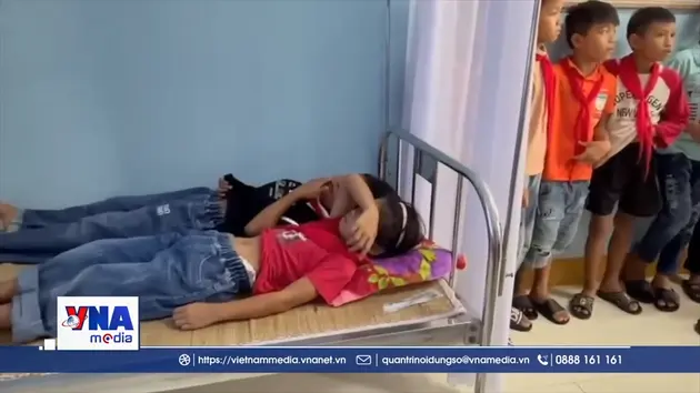 Quảng Trị cách chức 2 lãnh đạo nhà trường sau vụ học sinh ngộ độc