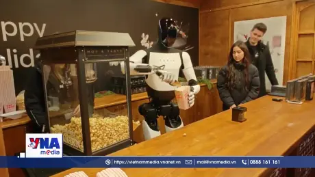 Tesla trình diễn robot hình người tại Đức