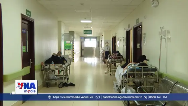 Hàng chục người ngộ độc nghi do ăn bánh mỳ