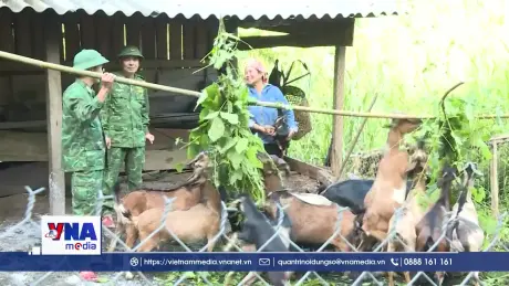 Bộ đội Biên phòng học tiếng nói, phong tục của đồng bào