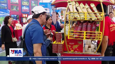 Người tiêu dùng được mua hàng tiêu chuẩn xuất khẩu tại Hội chợ Mùa Thu