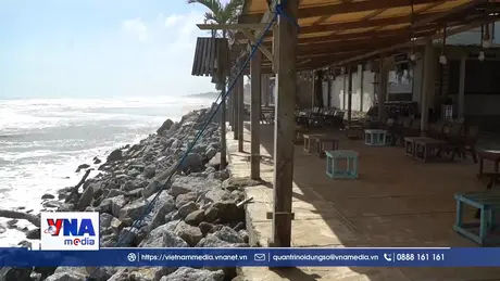 Nguy cơ sạt lở “nuốt chửng” bãi biển Mỹ Khê (Quảng Ngãi)