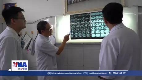 Lấy thành công 2 răng giả “bỏ quên” trong phổi hơn 20 năm