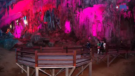 Vào lòng núi khám phá kỳ quan Hua Mạ